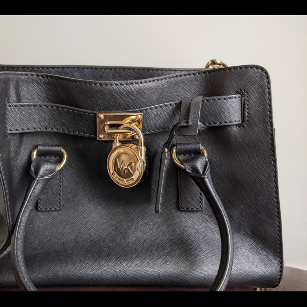 Micheal kors black medium bag